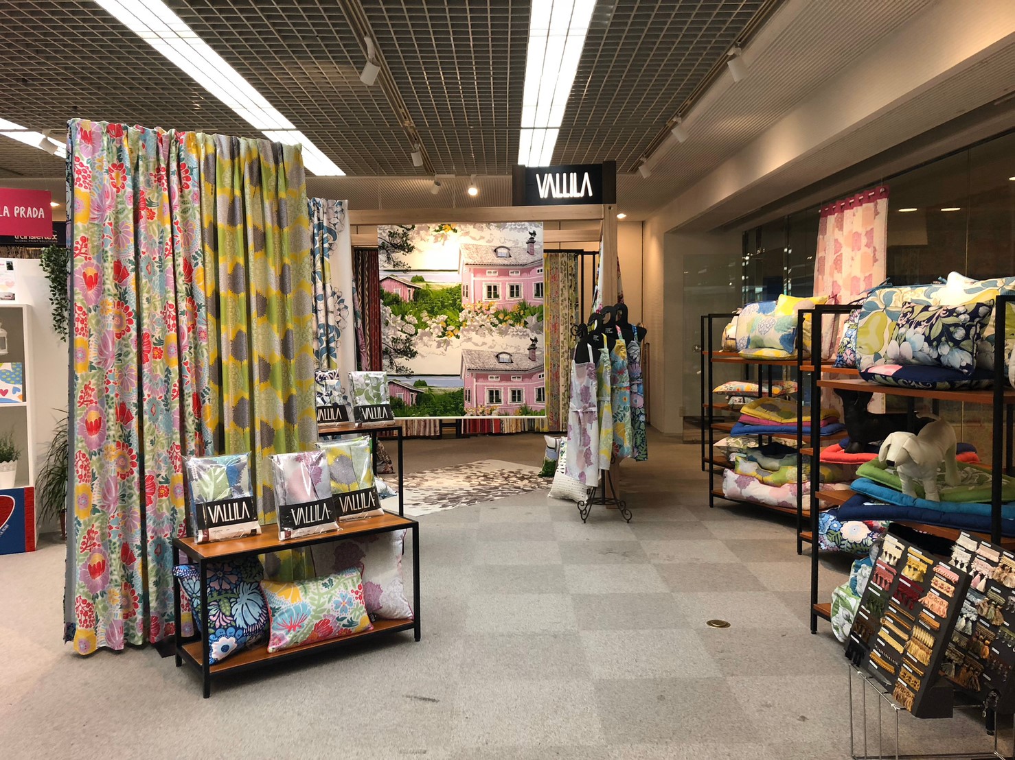 2018年春夏のコレクション展示会を開催しました。